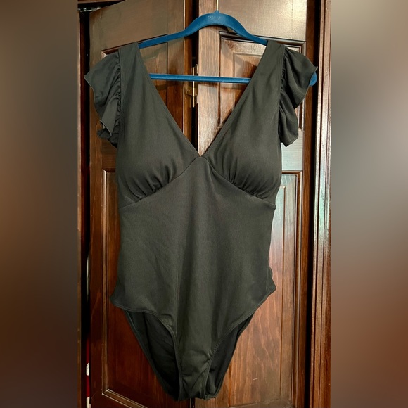 Plus Rib Ruffle Trim One Piece Swimsuit - Picture 3 of 4